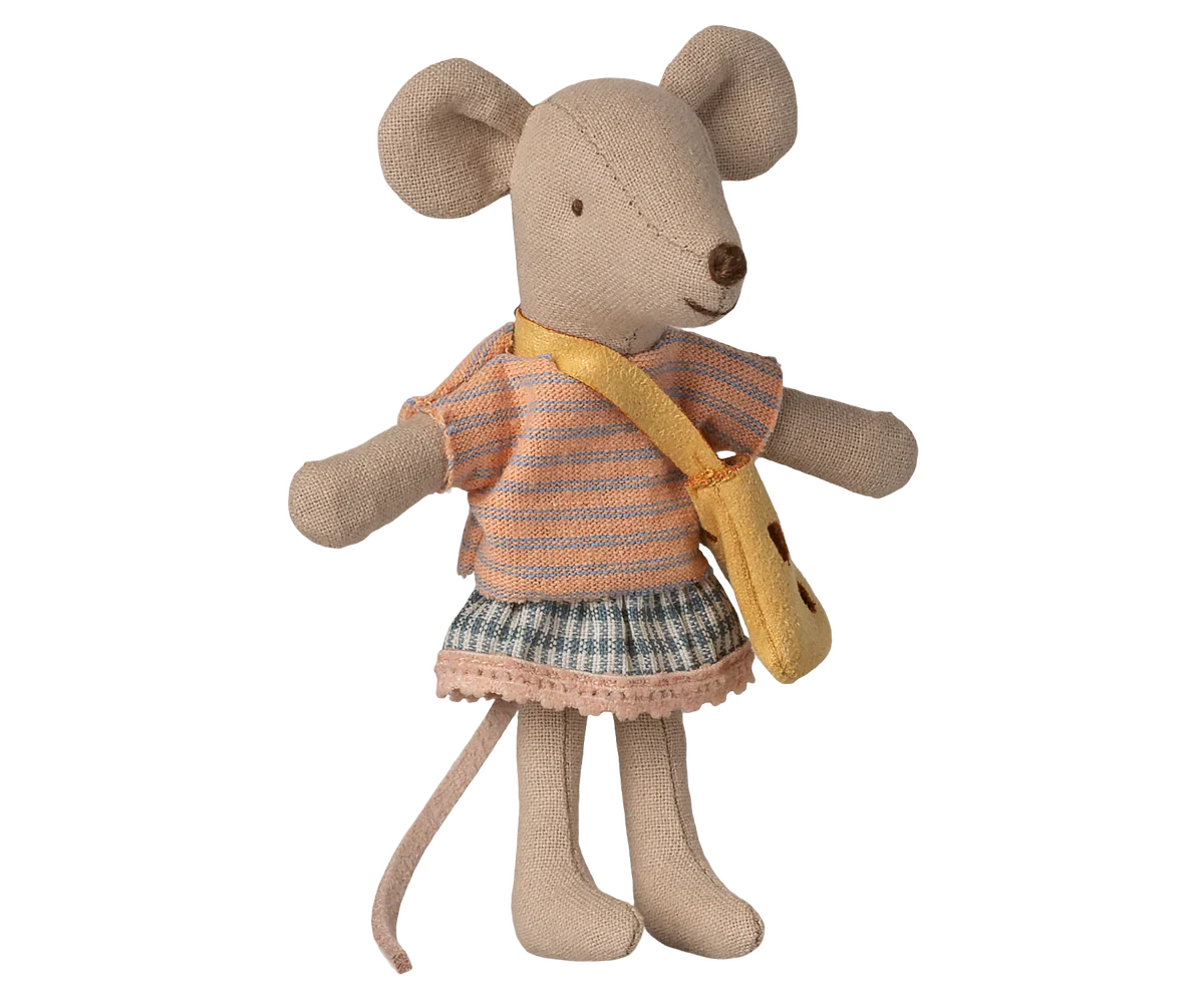 Little sister mouse with bag